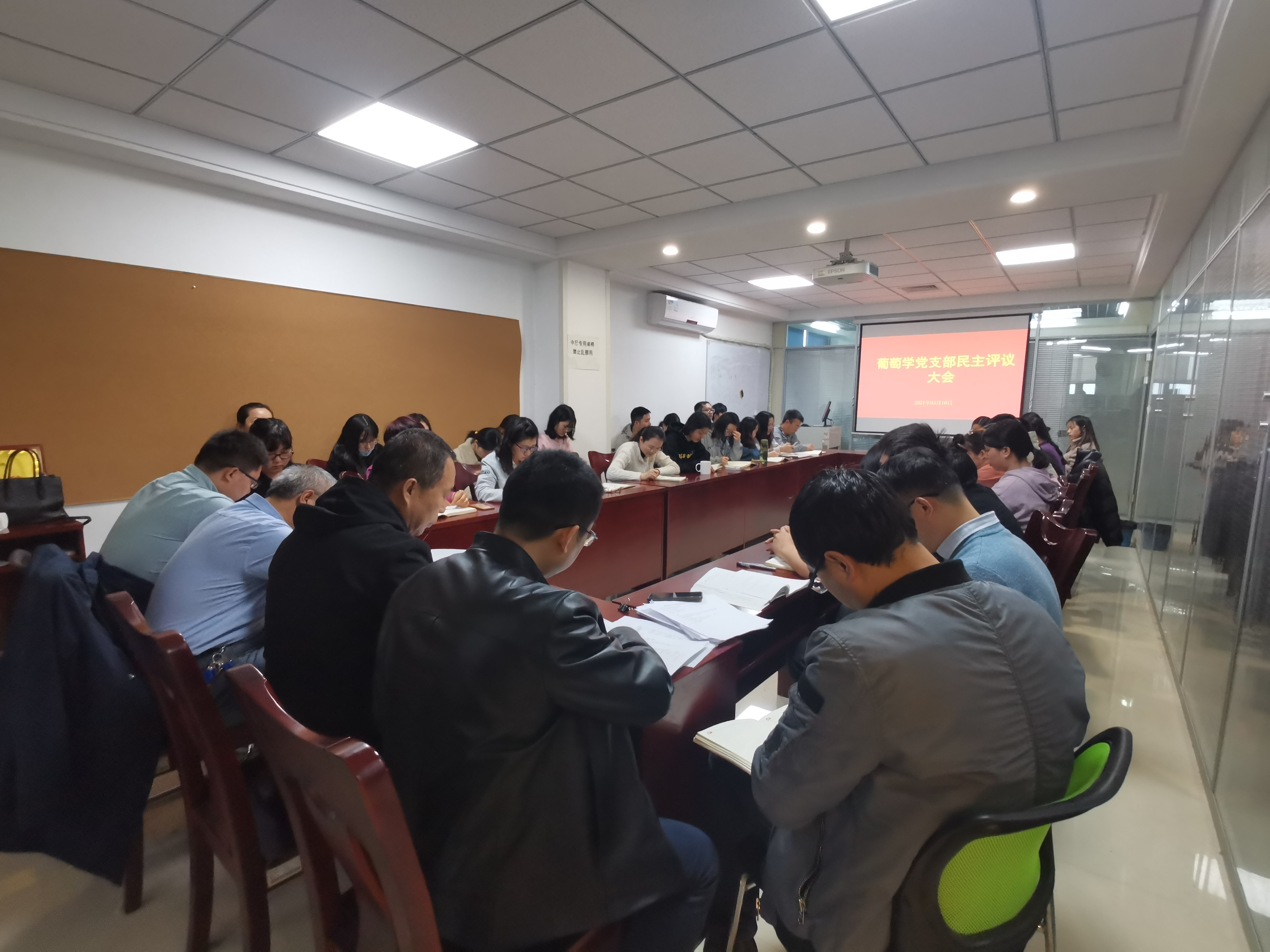 9ca06fa3d6f94abd937c1f21aeb286b8.jpg 9ca06fa3d6f94abd937c1f21aeb286b8.jpg